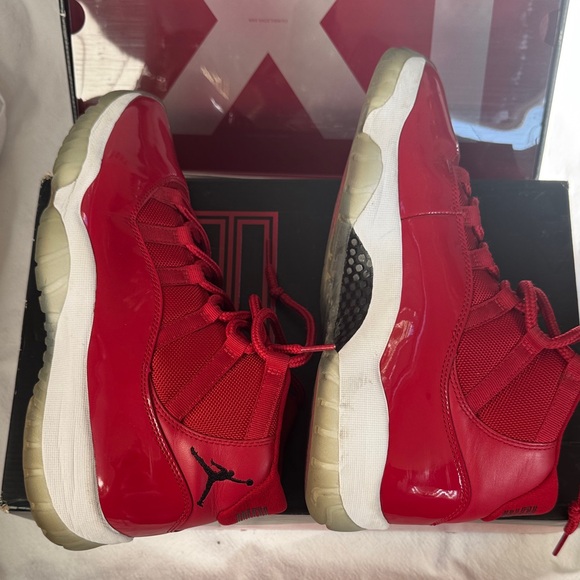 Nike Air Jordan 11’s Retro Red Shoes 9.5 - Picture 6 of 13